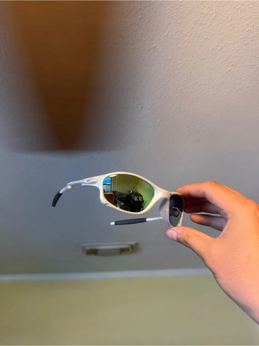 White Sport Sunglasses with Green Mirrored Lenses Oakleys
